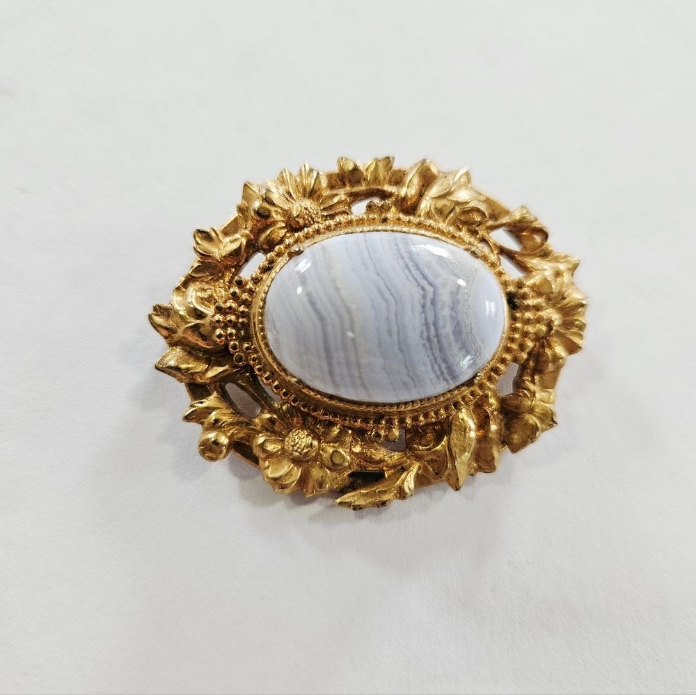 Vintage Art Nouveau Floral Gold Tone Blue Lace Agate Cabochon Oval Brooch Pin